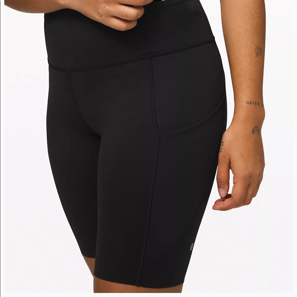 Lululemon Fast and Free Short 10” black.